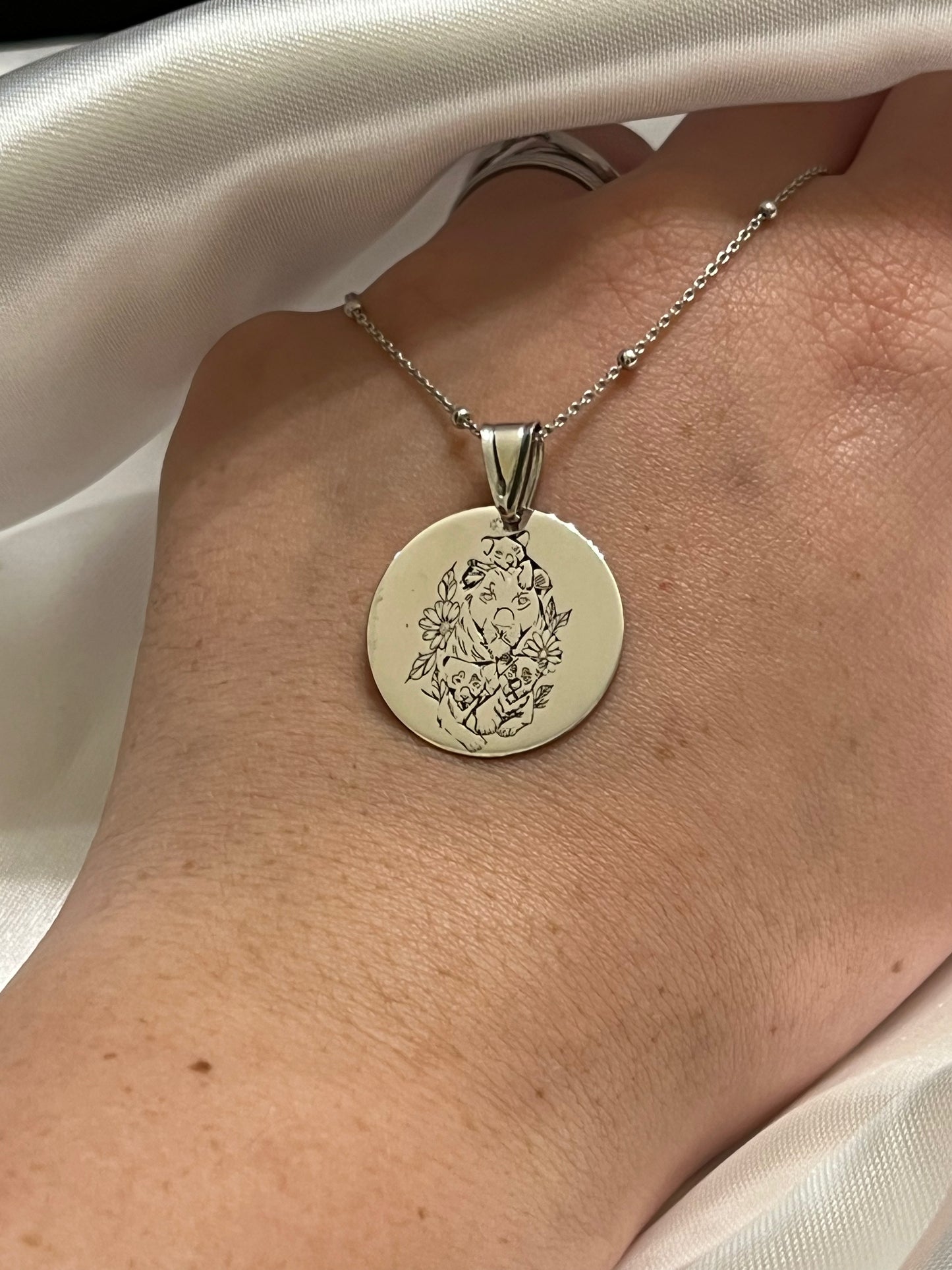 Collana lioness mother.
