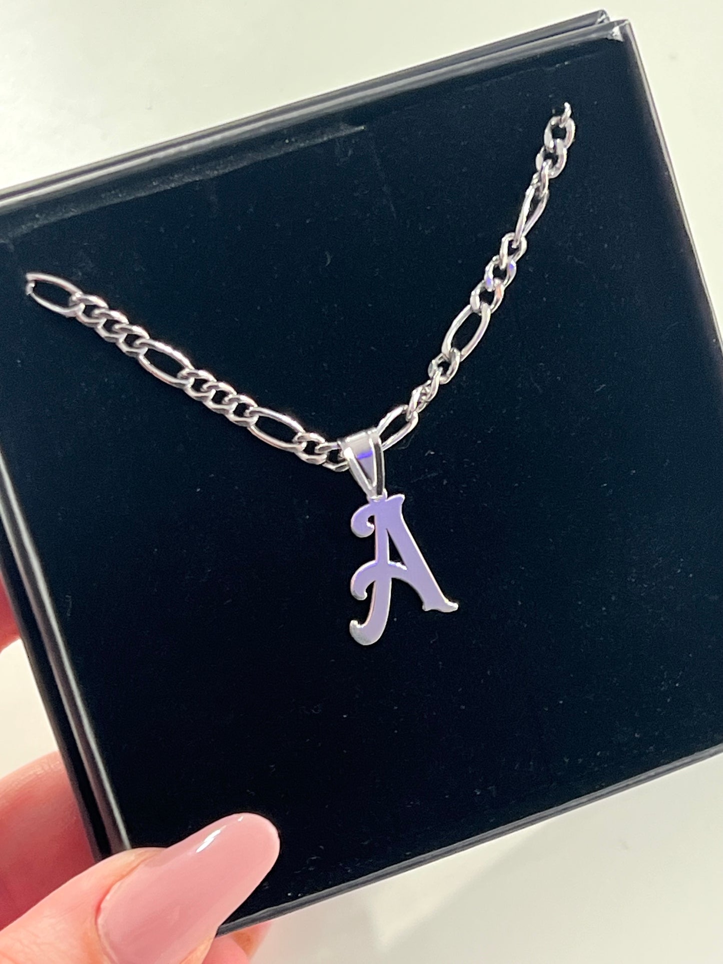 Collana con iniziale.
