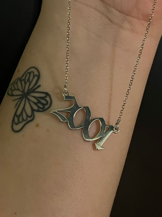 Collana gothic date.