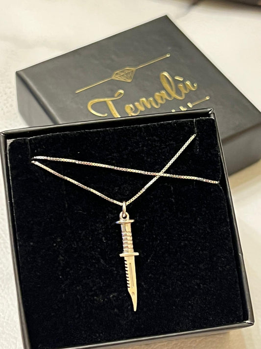 Collana pugnale.
